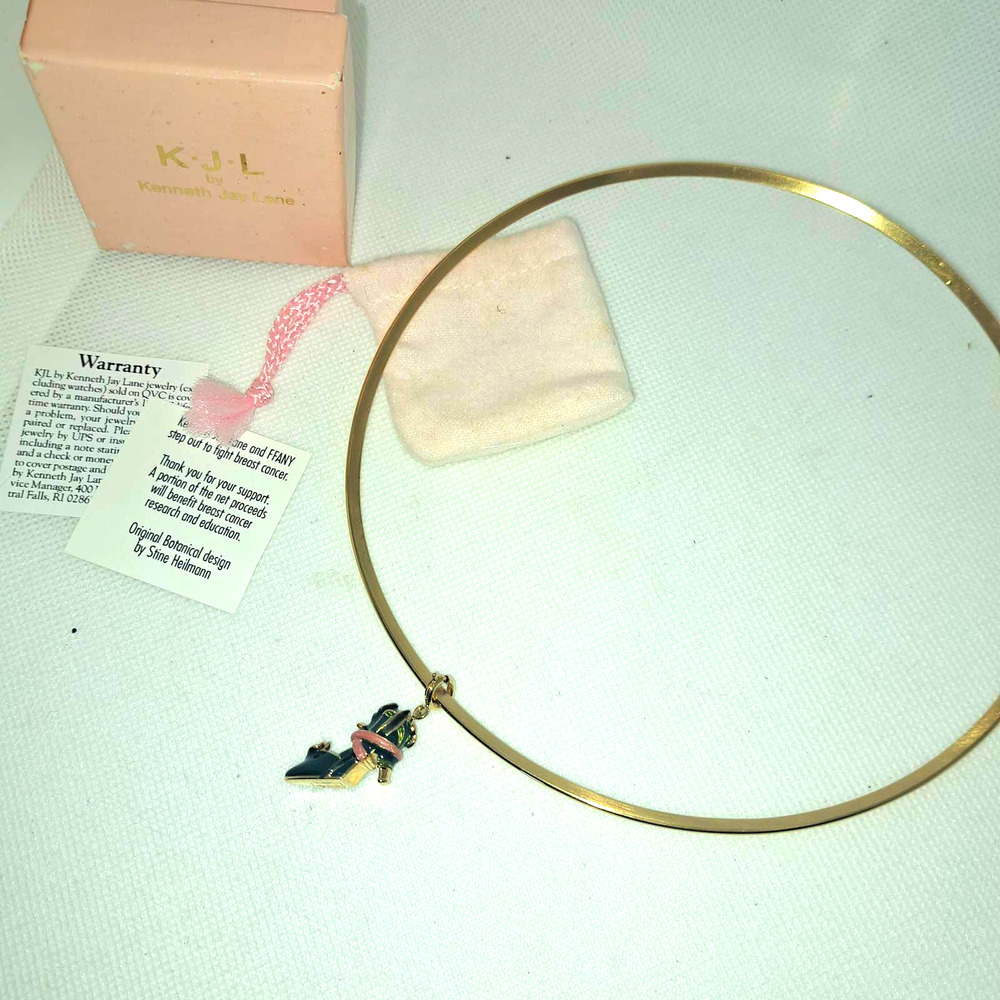 NIB -BEAUTIFUL KLJ Kenneth Jay Lane Enamel Shoe Charm Breast Cancer Awareness